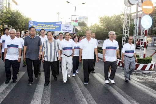 Gần 2.000 người đi bộ vận động

trang thiết bị cho y tế cơ sở