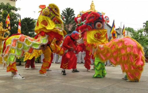 Đạo cụ biểu diễn Lân Sư Rồng là vũ khí thô sơ phải được quản lý theo quy định