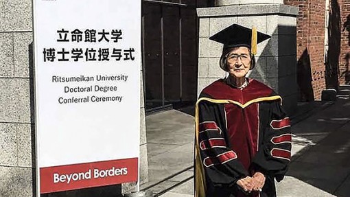 Trở thành tiến sĩ ở tuổi 88