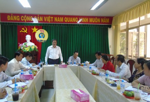 Cán bộ làm công tác dân vận phải gắn bó với dân