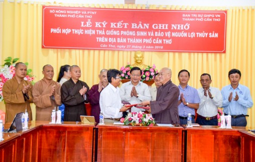 Ký kết bản ghi nhớ phối hợp thả giống phóng sinh và 
bảo vệ nguồn lợi thủy sản