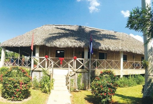 Làng Bến Tre - Nơi lưu giữ và truyền tiếp ngọn lửa truyền thống Việt Nam - Cuba