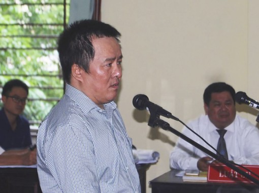 Ngày đầu tiên xét xử sơ thẩm

vụ đại gia thủy sản Phan Bá Tòng

lừa đảo chiếm đoạt tài sản