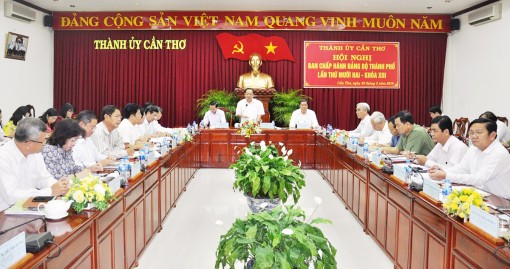 Thực hiện sắp xếp tổ chức bộ máy các cơ quan trong hệ thống chính trị và tinh giản biên chế đúng quy định