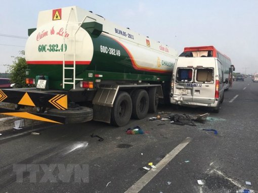 Ít nhất 4 người bị thương do xe đâm nhau liên hoàn