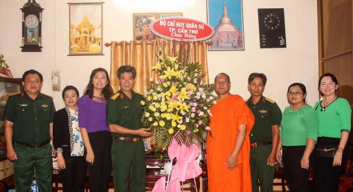 Nhiều hoạt động thăm hỏi, họp mặt,

chúc mừng nhân dịp Tết Chôl Chnăm Thmây