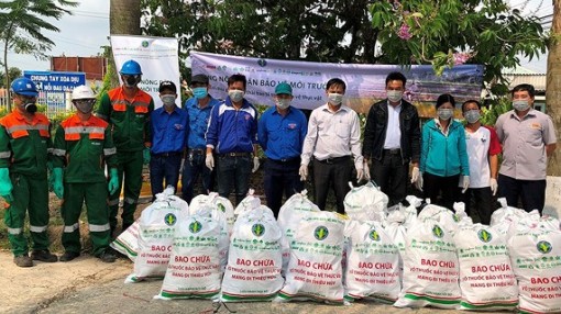 Nông dân thu gom hơn 38.000kg bao bì thuốc bảo vệ thực vật đem đi tiêu hủy