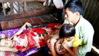 Để chồng còn vợ, con thơ còn mẹ