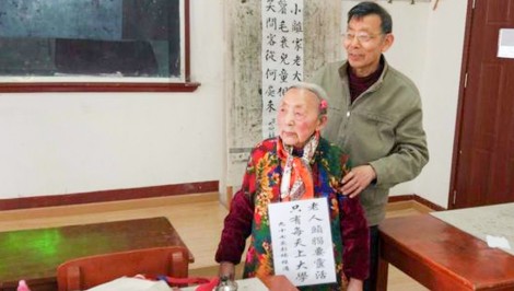 97 tuổi vẫn ham học và chưa muốn ra trường