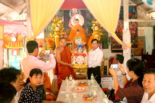 Thăm, chúc Tết cổ truyền Chôl Chnăm Thmây tại nhiều chùa Khmer