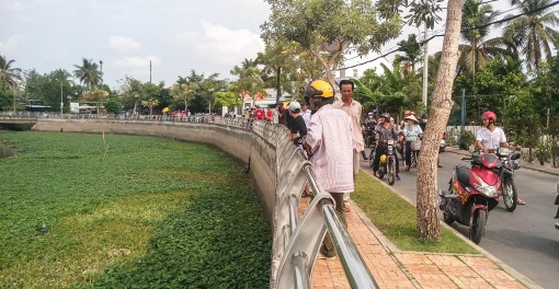 [Vụ người phụ nữ chết trôi sông] Gia đình từ chối khám nghiệm

tử thi