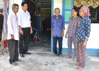 “Chăm bồi hội viên, quần chúng, cán bộ    người dân tộc Khmer”