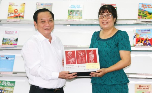 Lãnh đạo thành phố thăm và làm việc với Thư viện TP Cần Thơ