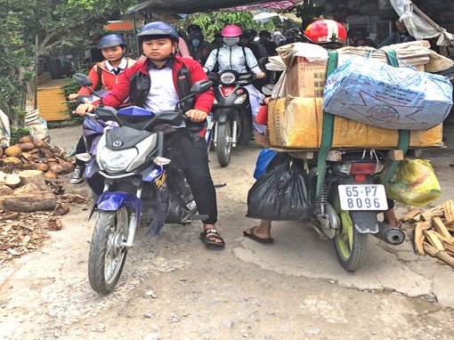 Trường... chờ lối đi !