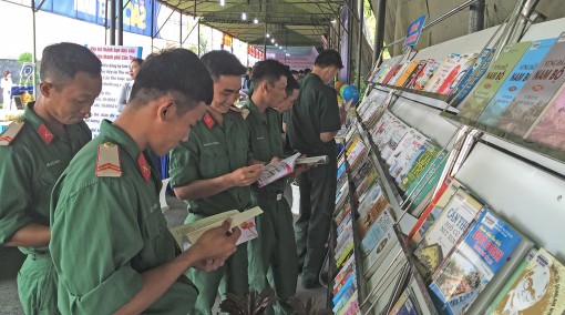 Hơn 3.000 lượt người tham quan trưng bày, triển lãm sách