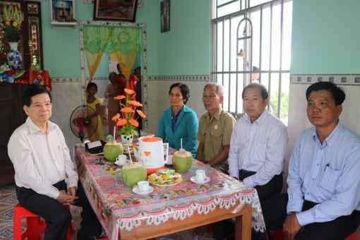 Nguyên Chủ tịch nước Nguyễn Minh Triết trao nhà tình nghĩa tại huyện Cao Lãnh