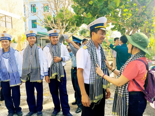 Một “nàng thơ” yêu biển, đảo và bộ đội Hải quân