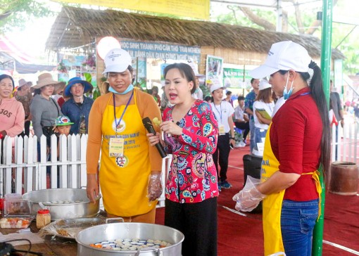 Khai mạc Hội thi Bánh dân gian Nam bộ