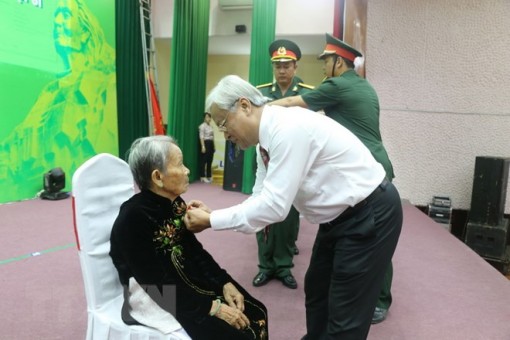 Trà Vinh, Đồng Tháp tặng danh hiệu Bà mẹ Việt Nam Anh hùng