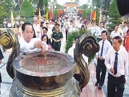 <span style="background-color:wheat;"> <font color="black"> TP Cần Thơ </font></span>   

Long trọng tổ chức Lễ kỷ niệm 43 năm Ngày Giải phóng miền Nam, thống nhất đất nước