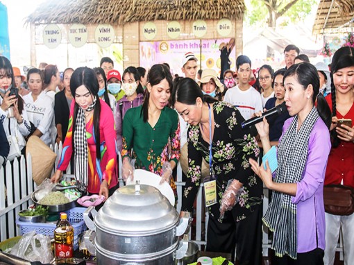 Khoảng nửa triệu lượt khách đến với

Lễ hội Bánh dân gian Nam bộ