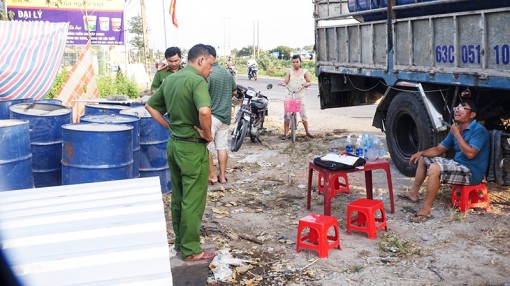 Phát hiện số lượng lớn chất thải nguy hại