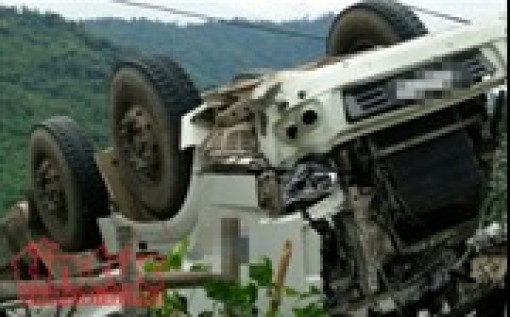 Xe đầu kéo đụng nhau

khiến ba người chết cháy