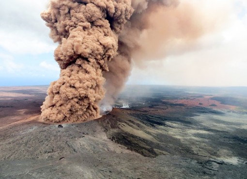 Mỹ: Cảnh báo núi lửa phun trào và động đất tiếp diễn ở Hawaii