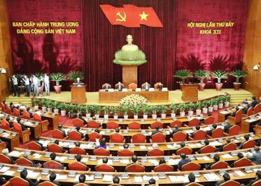 "Muôn việc thành công hoặc thất bại đều do cán bộ tốt hoặc kém"