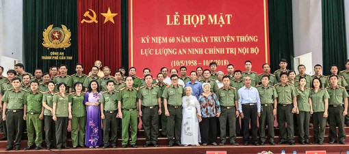 Họp mặt kỷ niệm Ngày truyền thống lực lượng An ninh chính trị nội bộ