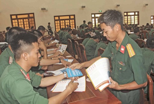 Lực lượng vũ trang quan tâm xây dựng văn hóa giao thông