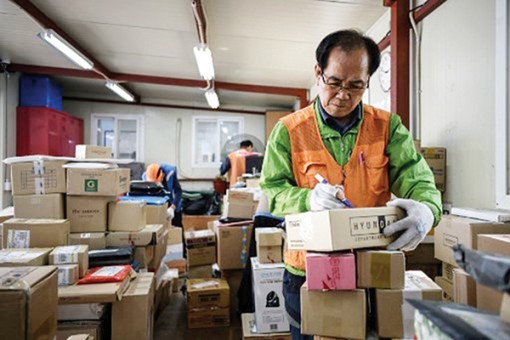 Người già vẫn miệt mài làm việc

sau tuổi nghỉ hưu