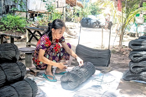 Phát triển nghề làm dây keo xuất khẩu