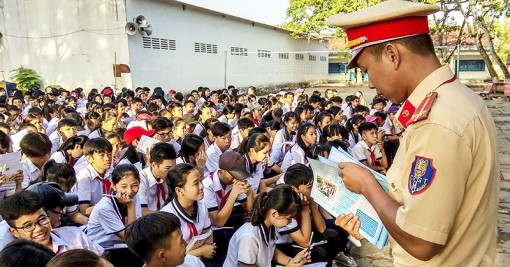 Tích cực tuyên truyền trật tự an toàn giao thông cho giáo viên và học sinh