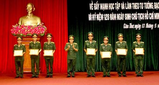 Tuyên dương cá nhân, tập thể đạt thành tích tiêu biểu thực hiện Chỉ thị Số 05