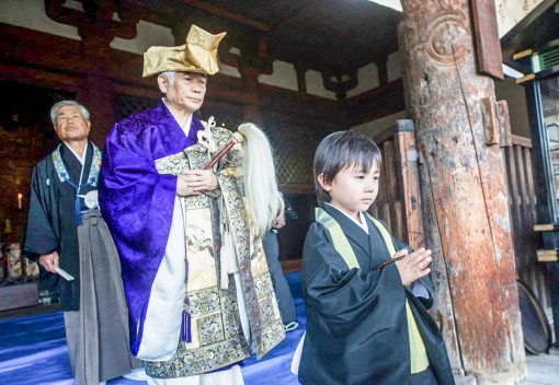 Sư thầy kiện nhà chùa