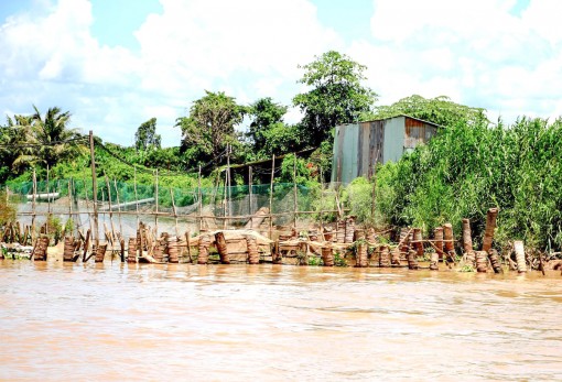 Khẩn trương khắc phục sạt lở