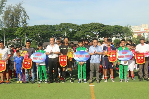 Công ty cổ phần Đầu tư Bất động sản Cửu Long tài trợ cho đội bóng đá Xổ số kiến thiết 
Cần Thơ