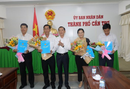 Triển khai các quyết định

công tác cán bộ