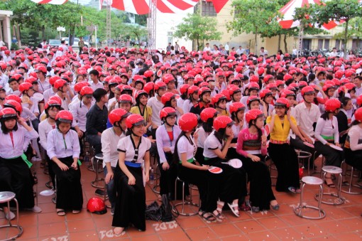 20.000 mũ bảo hiểm đạt chuẩn được trao cho học sinh trong năm nay