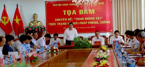 Tìm giải pháp hạn chế tham nhũng “vặt”