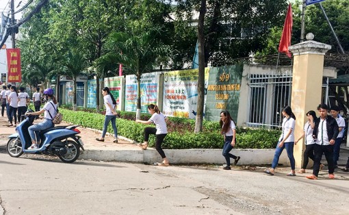 Giáo dục học sinh, sinh viên tham gia giao thông an toàn, văn hóa