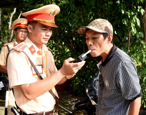 Tuyên truyền, vận động và xử lý vi phạm quy định về nồng độ cồn người điều khiển xe cơ giới