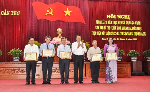 Tổng kết 10 năm thực hiện Chỉ thị số 24-CT/TW

và​ triển khai Kết luận số 23-KL/TW của Ban Bí thư