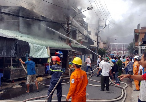 Cháy lớn thiệt hại nặng 2 căn nhà tại thành phố Sóc Trăng