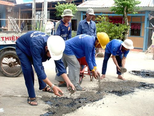 Vận động hơn 10 tỉ đồng cho công tác an sinh xã hội

và xây dựng hạ tầng giao thông