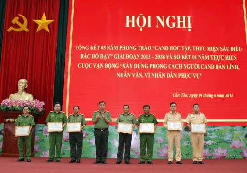 Tổng kết 5 năm thực hiện phong trào

"Công an nhân dân thực hiện 6 Điều Bác Hồ dạy"