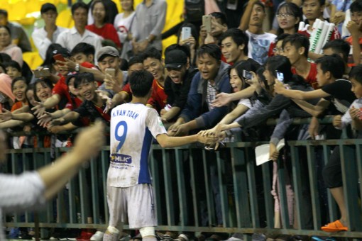 Từ World Cup đến V.League