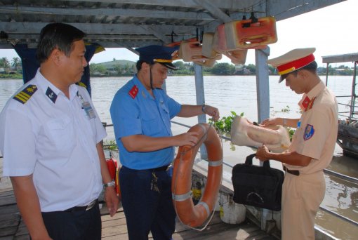 Kiểm tra, xử lý nghiêm các hành vi vi phạm an toàn giao thông đường thủy nội địa
