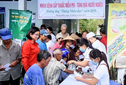 Khám bệnh, cấp thuốc miễn phí cho 500 hộ nghèo